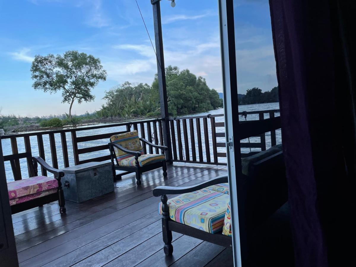Qimmy Riverside Floating Cabin Kuala Terengganu Exterior foto
