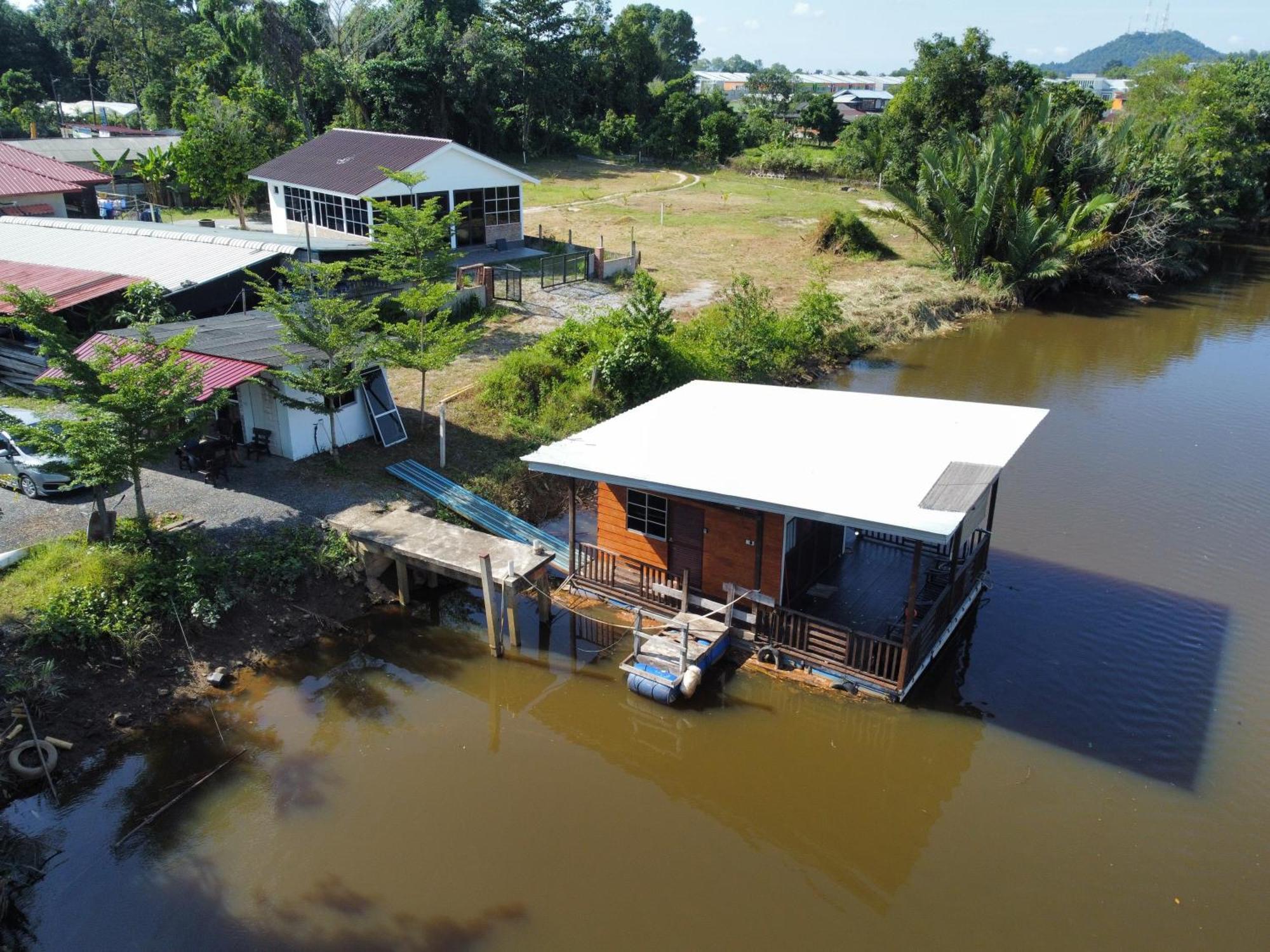 Qimmy Riverside Floating Cabin Kuala Terengganu Exterior foto
