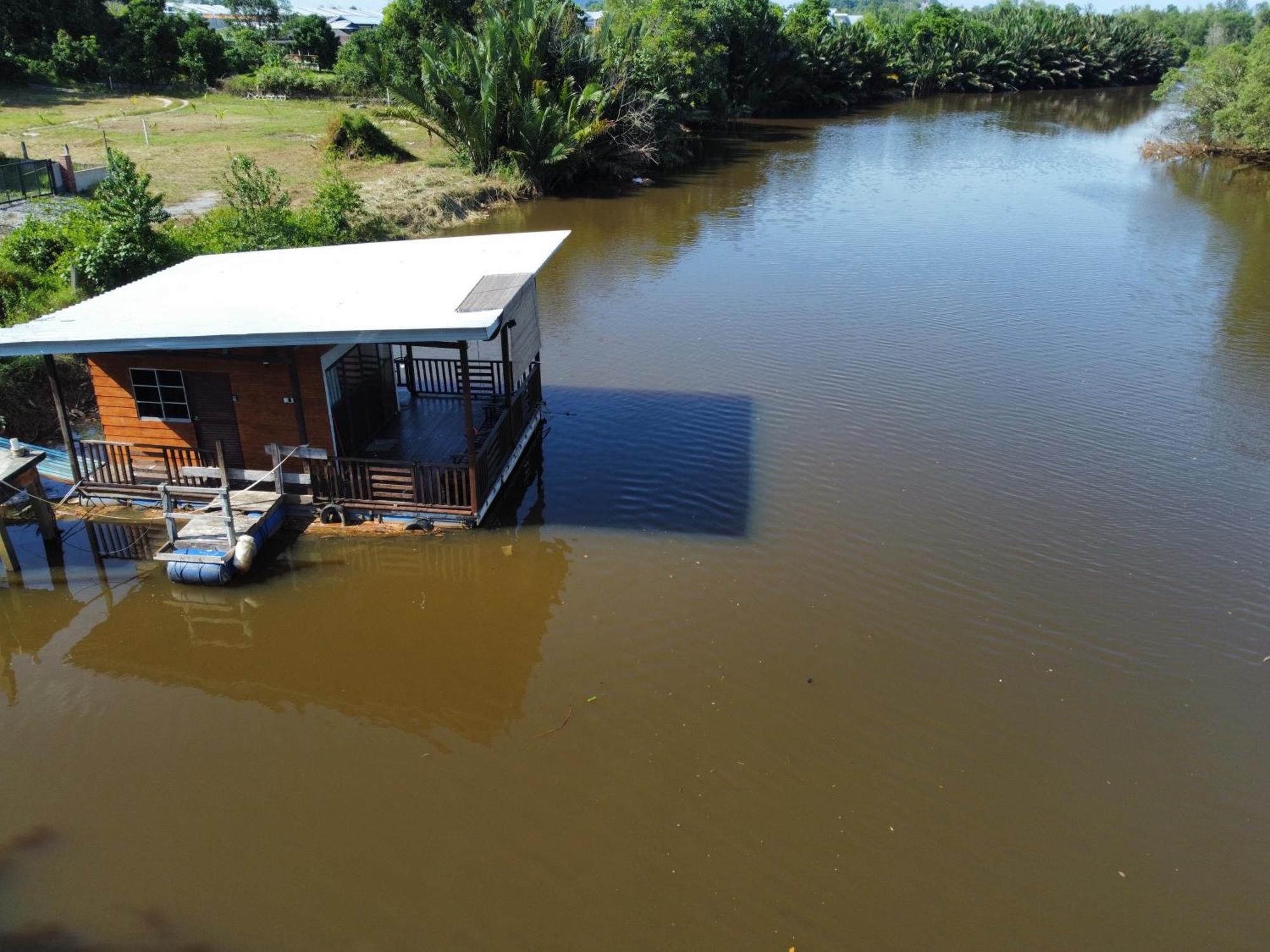 Qimmy Riverside Floating Cabin Kuala Terengganu Exterior foto